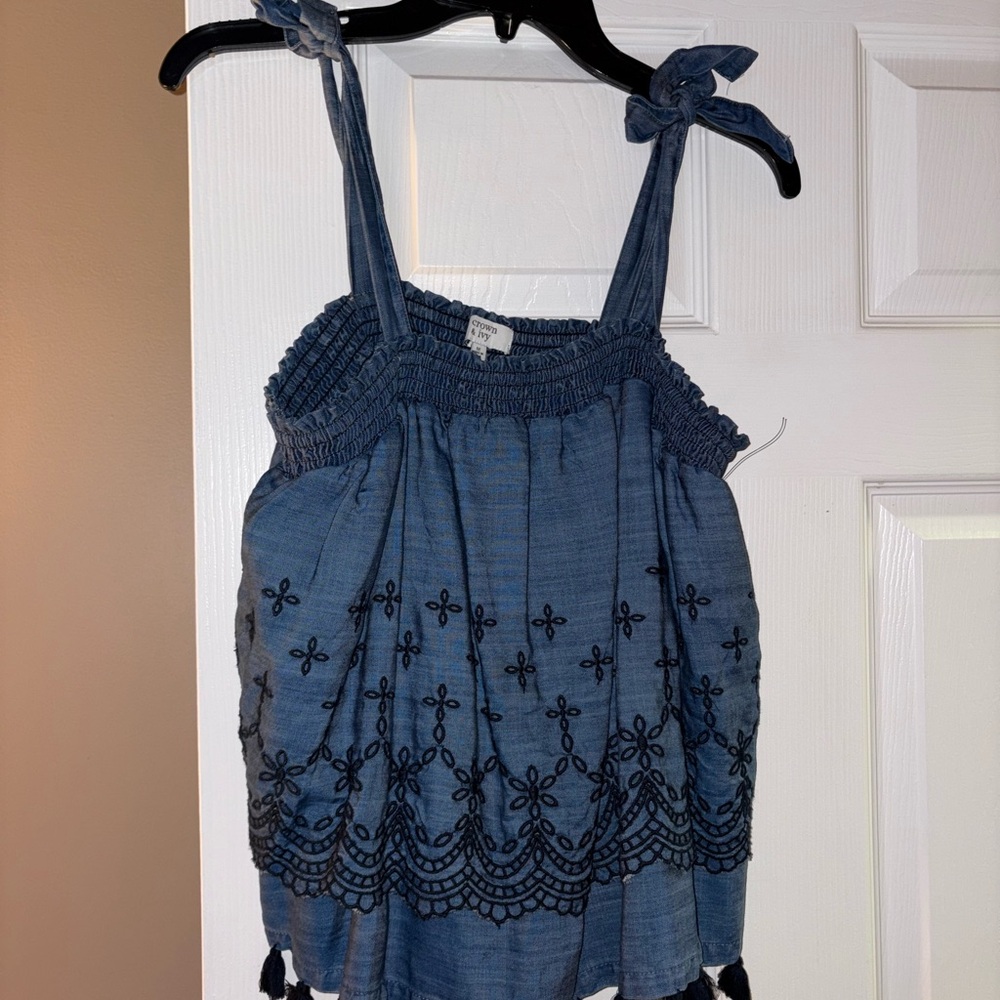 Crown & Ivy Blue Smocked Sleeveless Tank Top